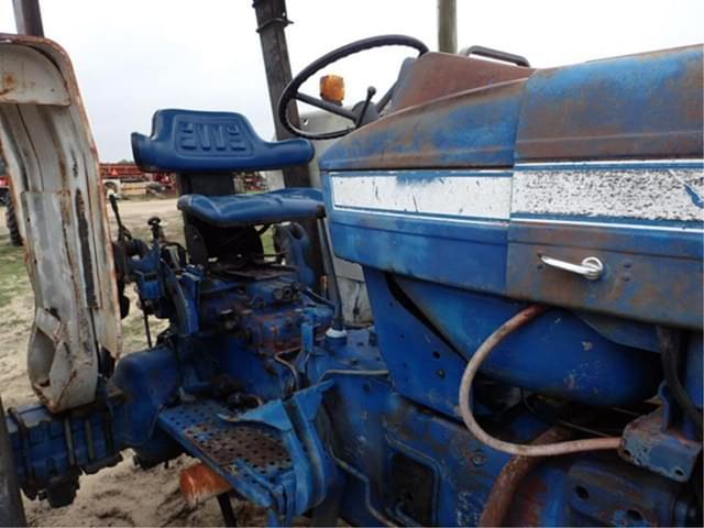 Image of Ford 5610 equipment image 4