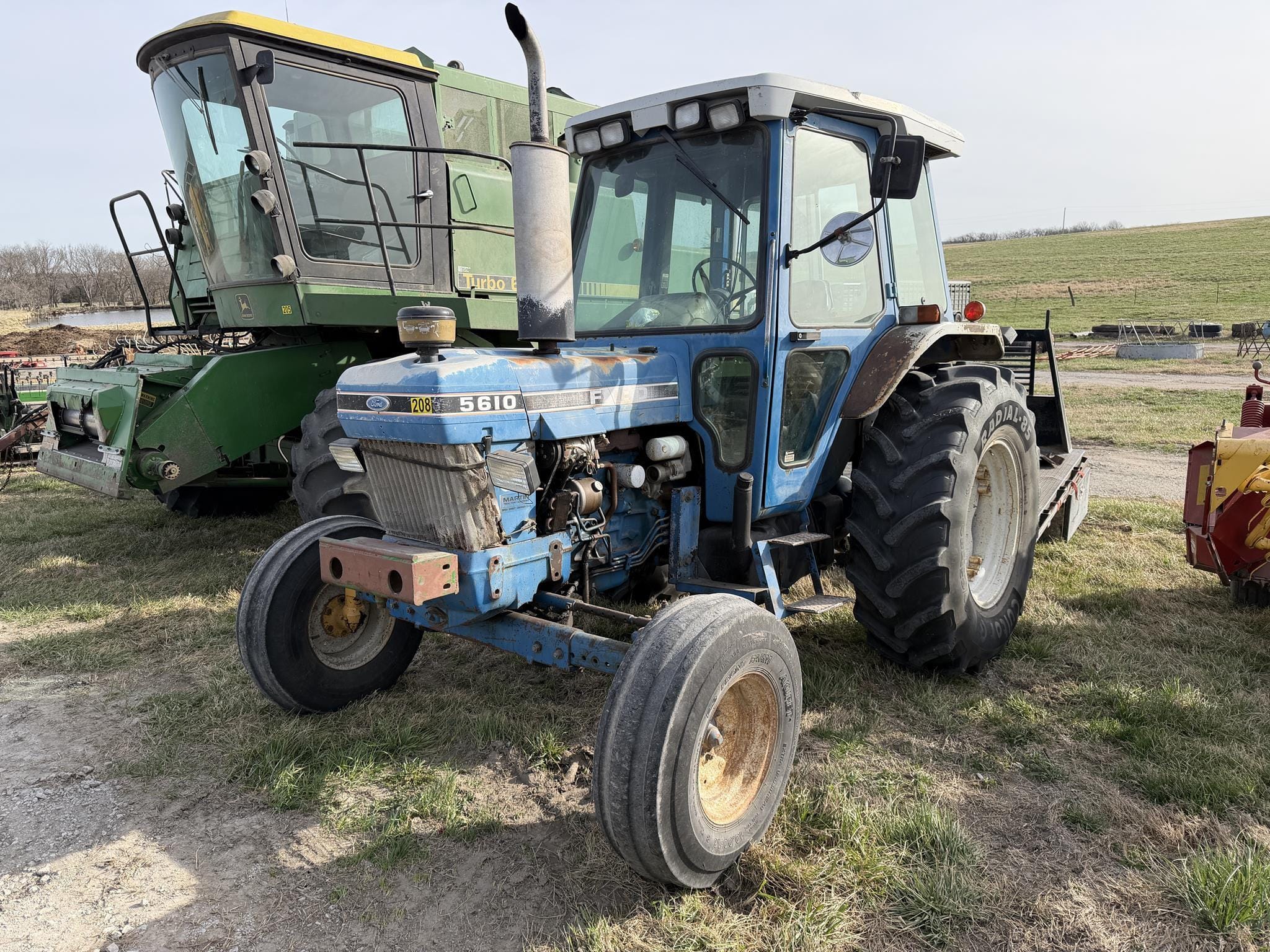 Ford 5610 Equipment Image0