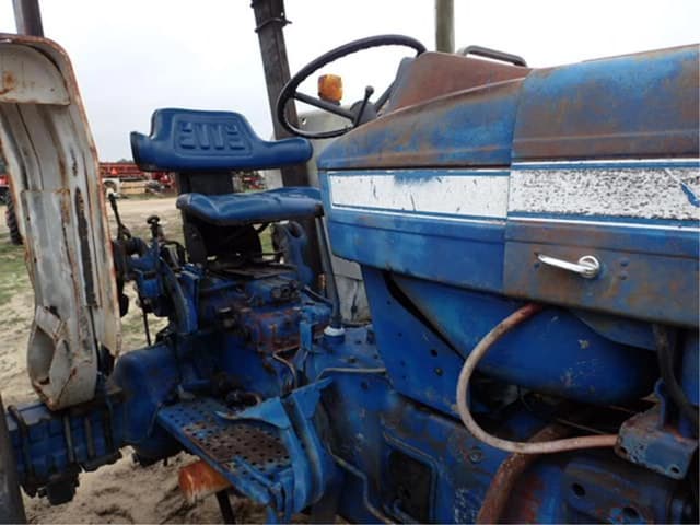 Image of Ford 5610 equipment image 4