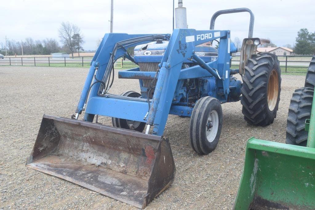 Ford 5610 Equipment Image0