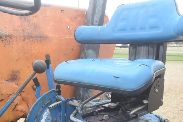 Image of Ford 5610 equipment image 4