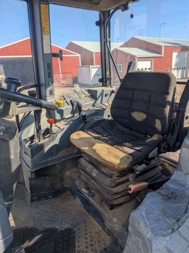 Image of Ford 5640 equipment image 4