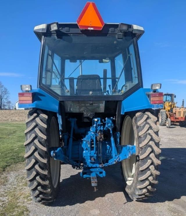 Image of Ford 5640 equipment image 3