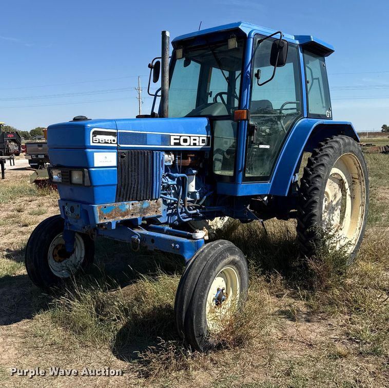 Ford 5640 Equipment Image0