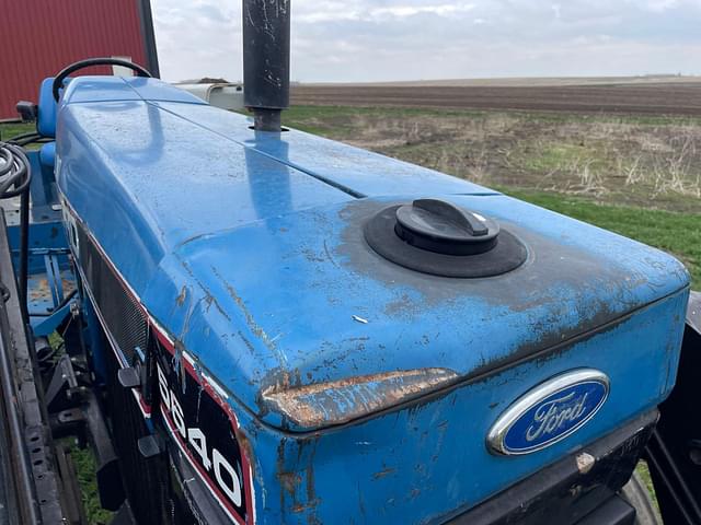 Thumbnail image Ford 5640 16