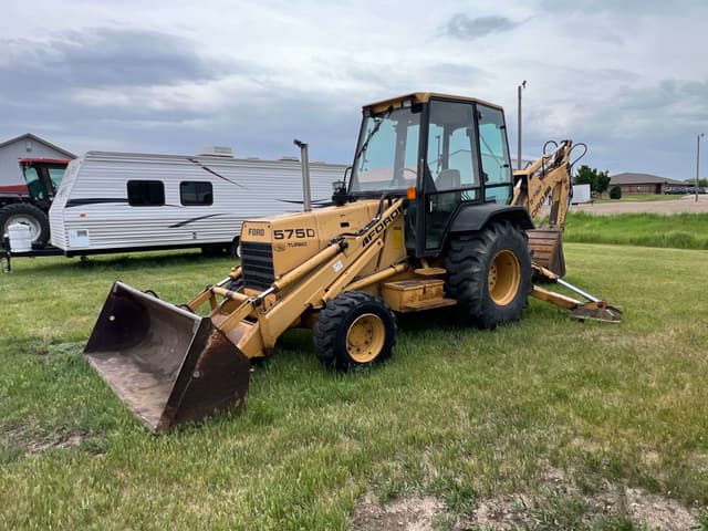 Image of Ford 575D equipment image 3