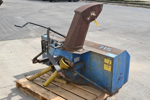 Image of Ford 715 equipment image 3