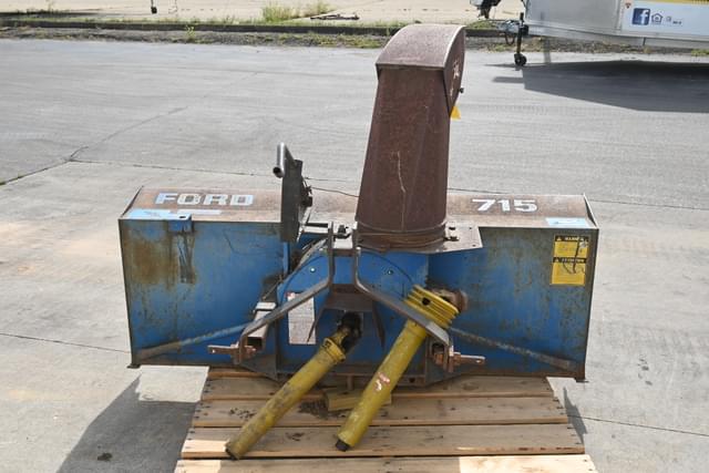 Image of Ford 715 equipment image 4