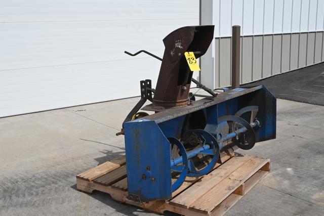 Image of Ford 715 equipment image 1