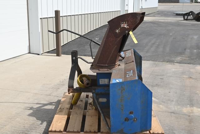 Image of Ford 715 equipment image 2