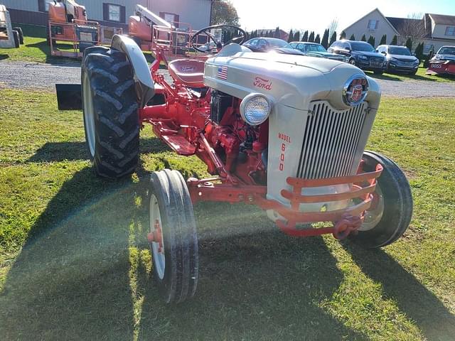 Image of Ford 600 equipment image 1