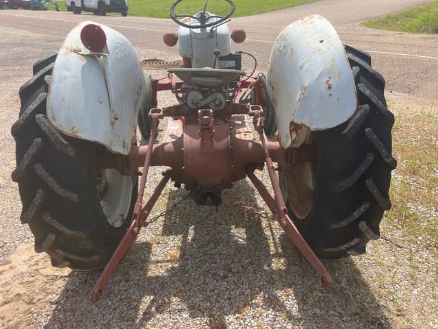 Image of Ford 600 equipment image 3