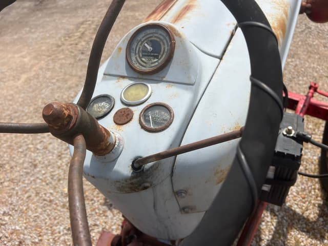 Image of Ford 600 equipment image 4