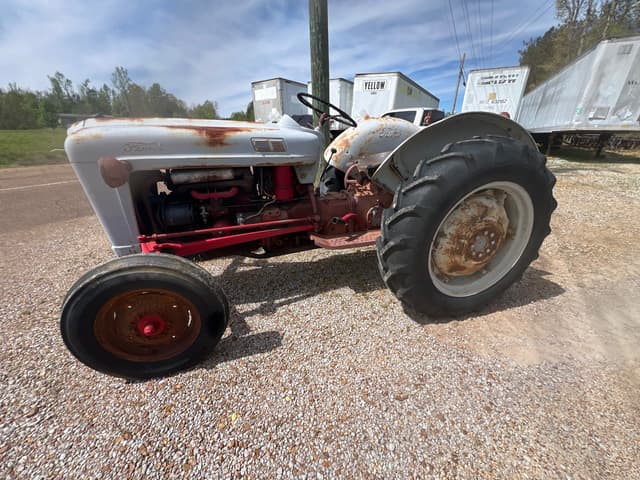 Image of Ford 600 equipment image 2