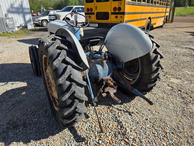 Image of Ford 600 equipment image 3