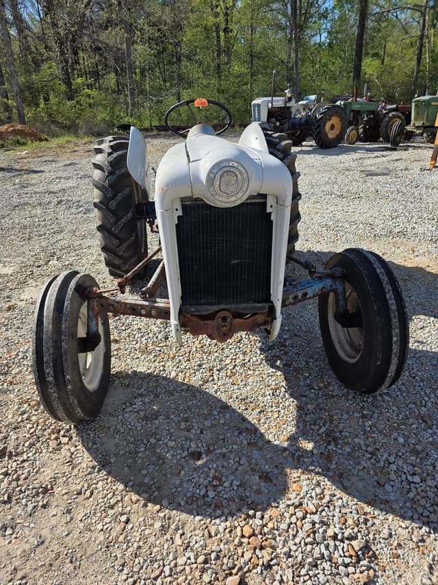 Image of Ford 600 equipment image 1