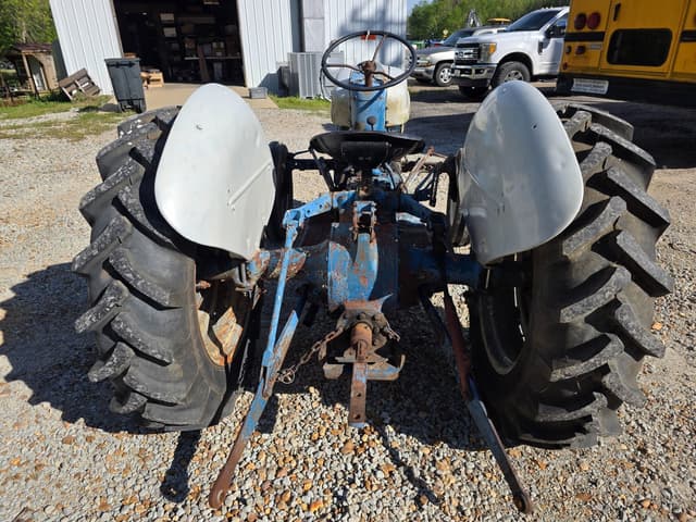 Image of Ford 600 equipment image 4