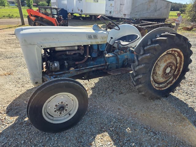 Image of Ford 600 equipment image 2