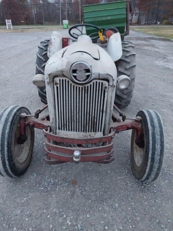 Image of Ford 600 equipment image 1