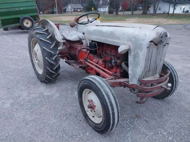 Image of Ford 600 equipment image 2