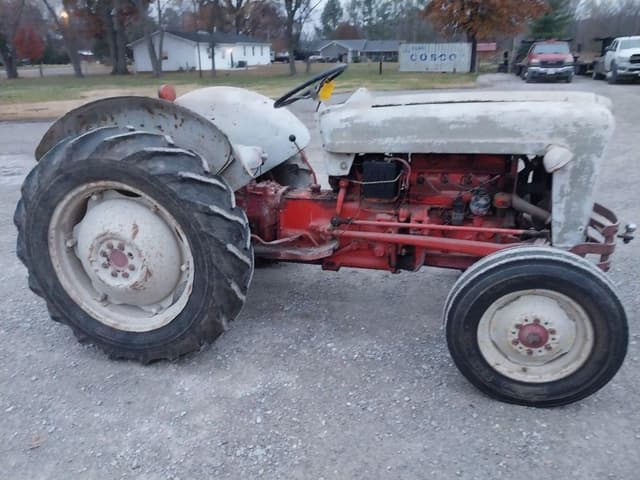 Image of Ford 600 equipment image 3