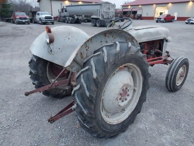 Image of Ford 600 equipment image 4