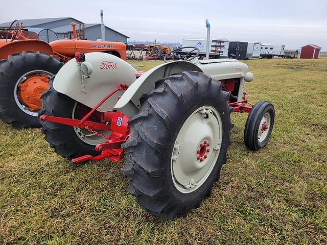 Image of Ford 600 equipment image 3