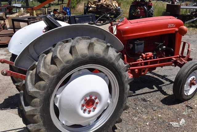 Image of Ford 600 equipment image 1