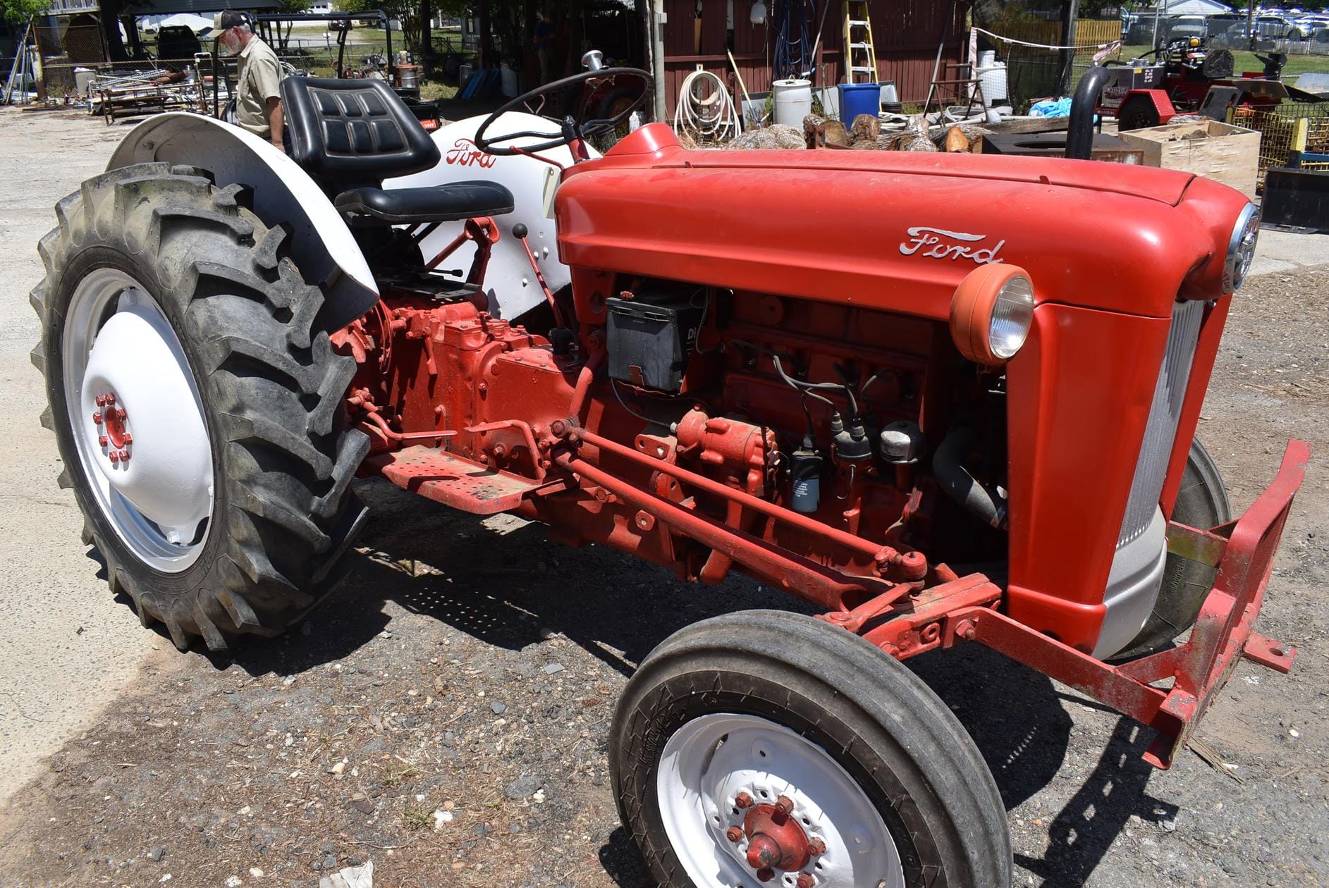 Ford 600 Equipment Image0
