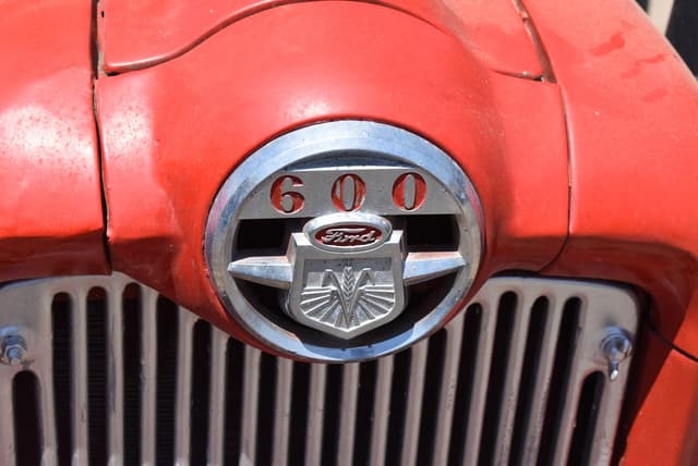 Image of Ford 600 equipment image 3