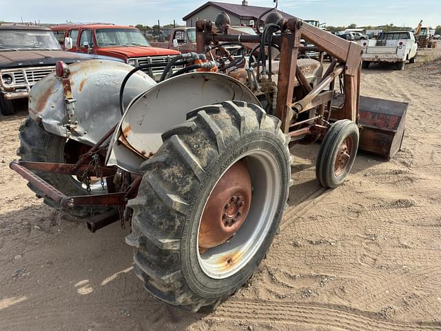 Image of Ford 600 equipment image 4