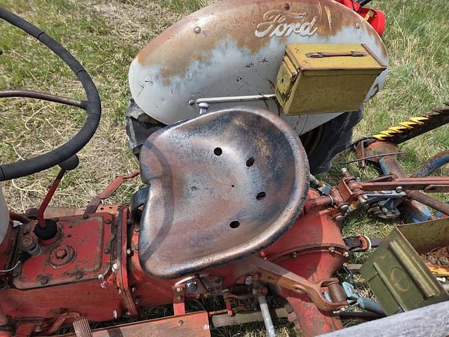 Image of Ford 600 equipment image 4
