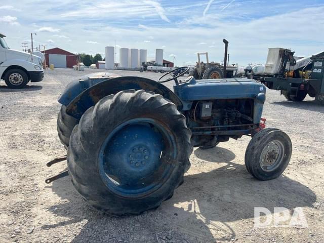 Image of Ford 600 equipment image 3