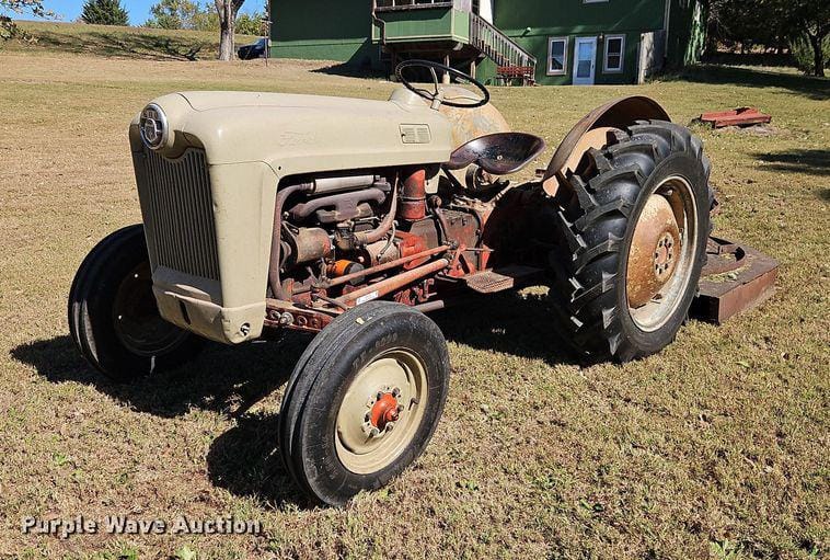 Ford 600 Equipment Image0