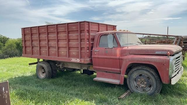 Image of Ford F-600 equipment image 2