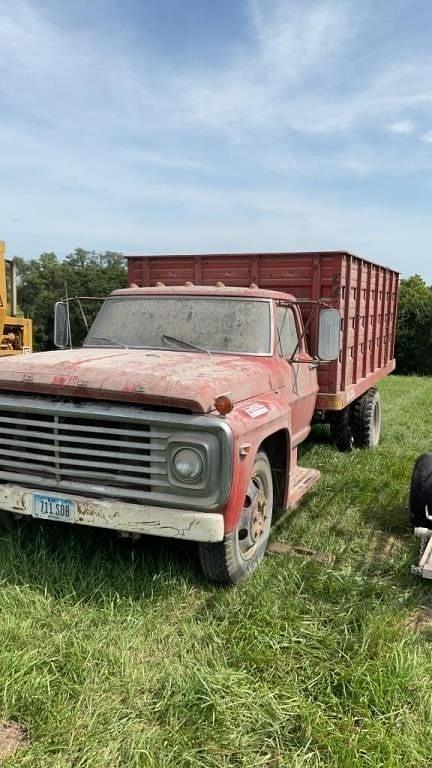 Image of Ford F-600 Primary image