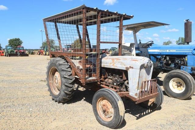Image of Ford 600 equipment image 3
