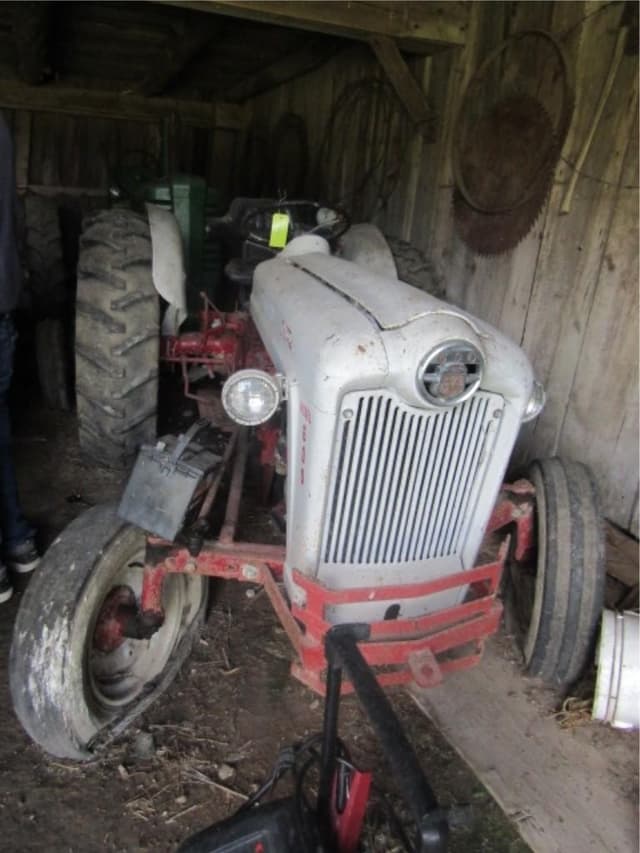 Image of Ford 600 equipment image 1