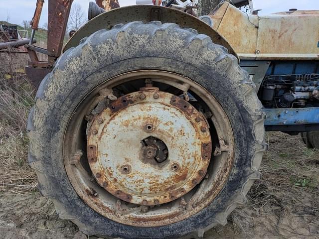 Image of Ford 6000 equipment image 4