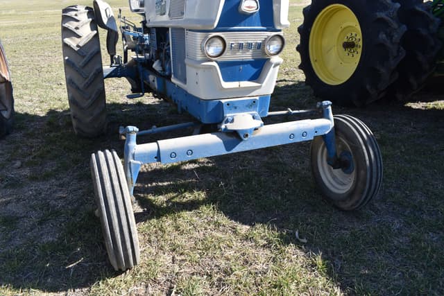 Image of Ford 6000 equipment image 4