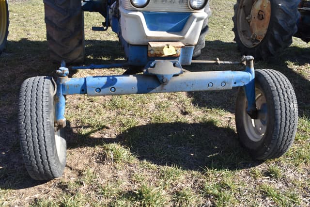 Image of Ford 6000 equipment image 3