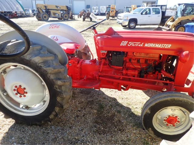 Image of Ford 601 equipment image 3