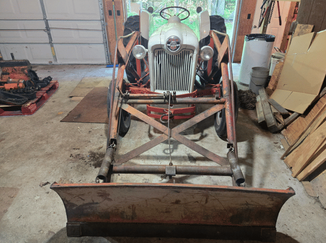 Image of Ford 601 equipment image 2