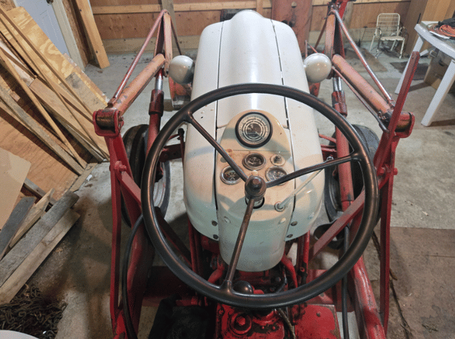 Image of Ford 601 equipment image 4