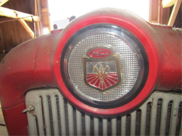 Image of Ford 601 equipment image 2