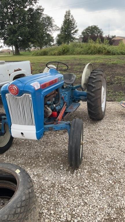 Image of Ford 601 equipment image 1