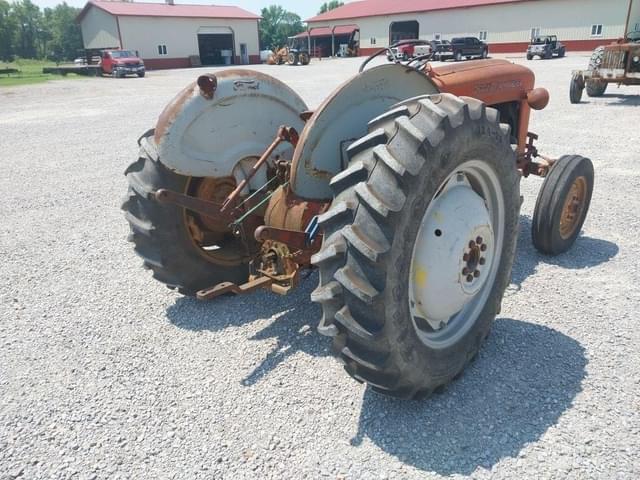 Image of Ford 601 equipment image 2