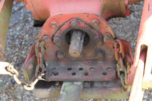 Image of Ford 601 equipment image 4