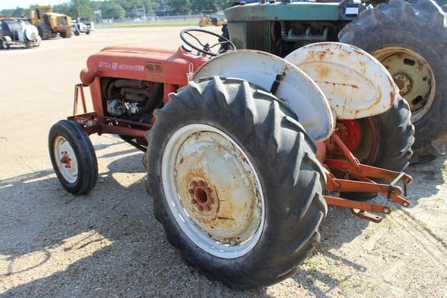Image of Ford 601 equipment image 2