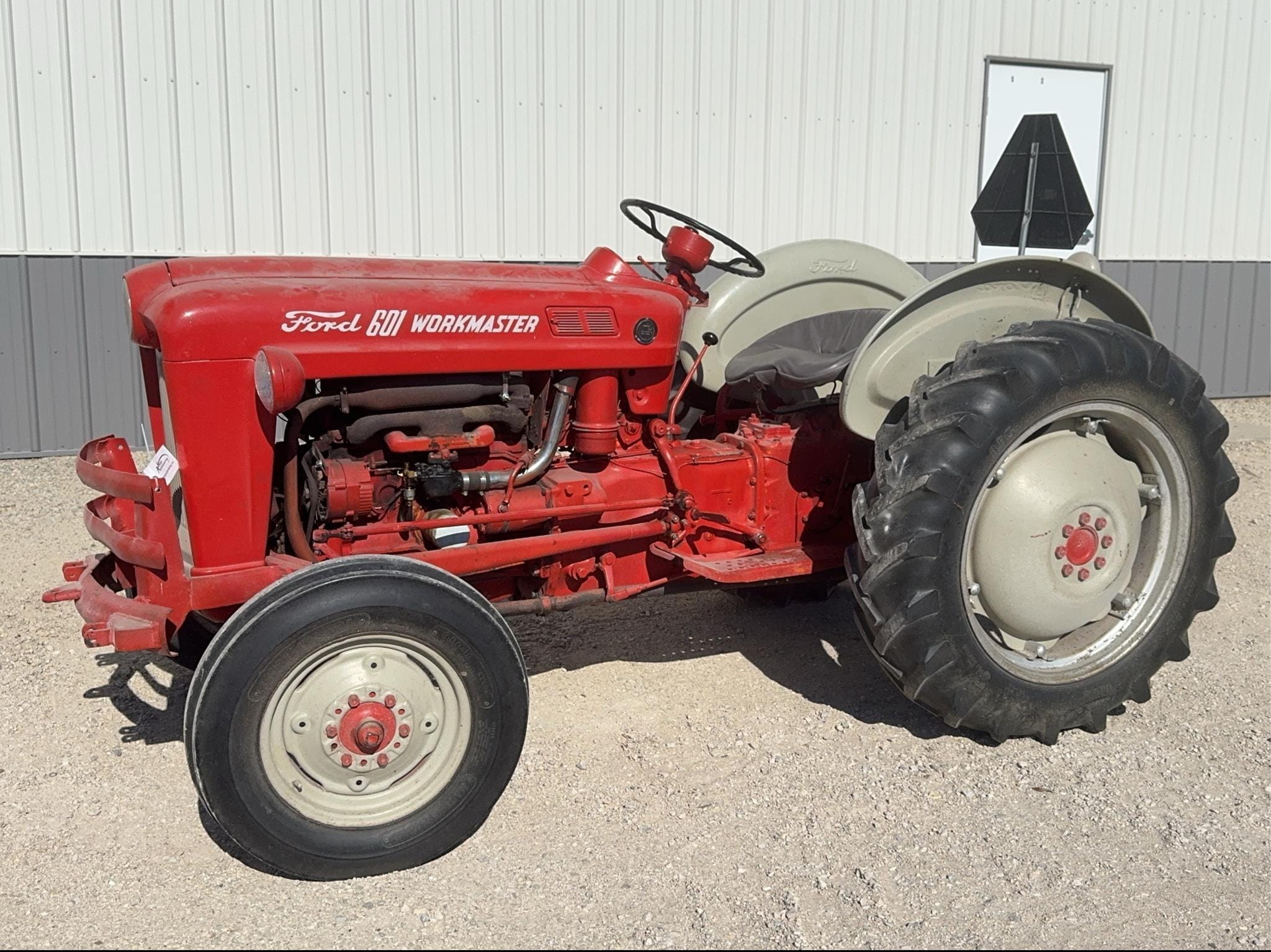 Ford 601 Equipment Image0
